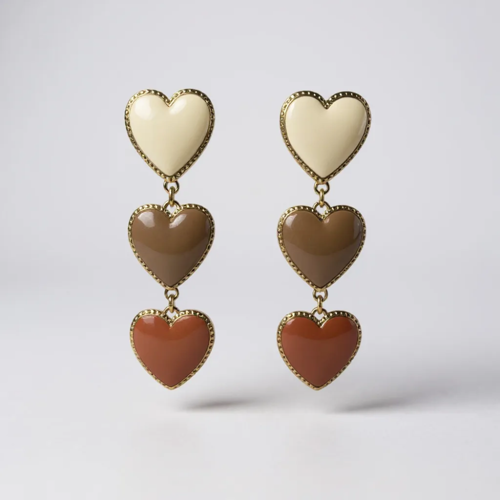 Boucles d’oreilles pendantes dorées en acier inoxydable avec trois cœurs