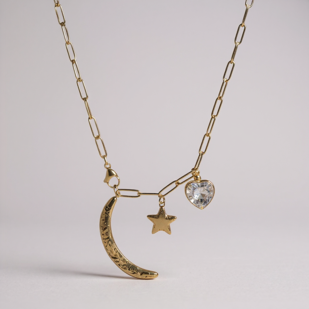 Collier doré avec pendentifs lune, étoile et cœur en cristal