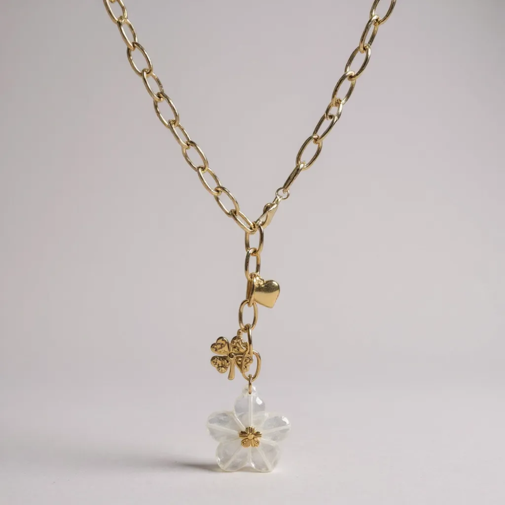 Collier doré avec pendentifs trèfle à quatre feuilles et fleur cristal