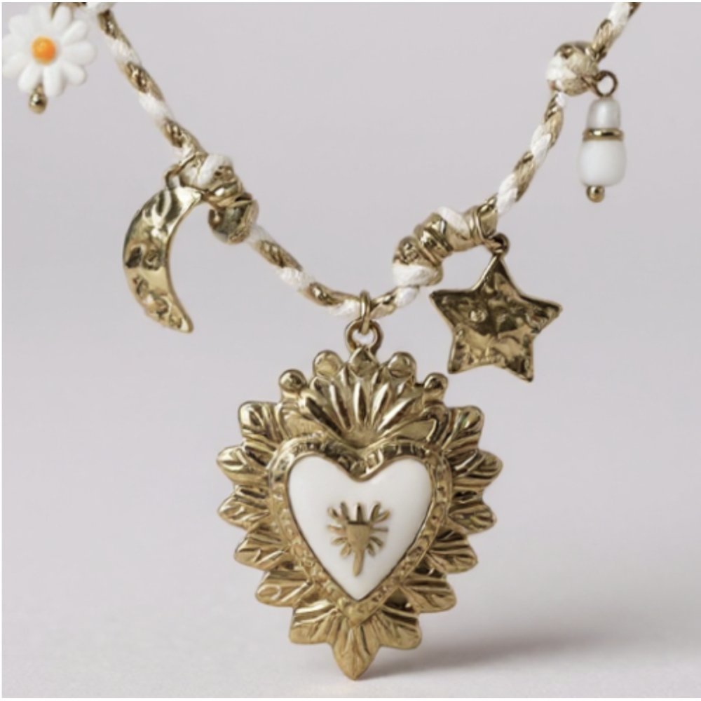 Collier médaillon sacré et charms dorés sur cordon tressé | Gaou Bijoux