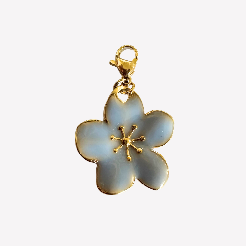 Charm Fleur Émaillée bleue – collier charms personnalisable | Gaou Bijoux