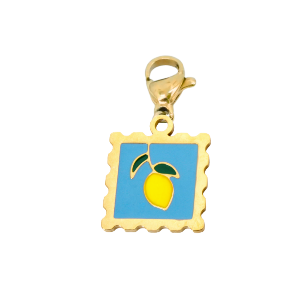 Charm timbre doré avec motif citron émaillé pour collier charms personnalisable