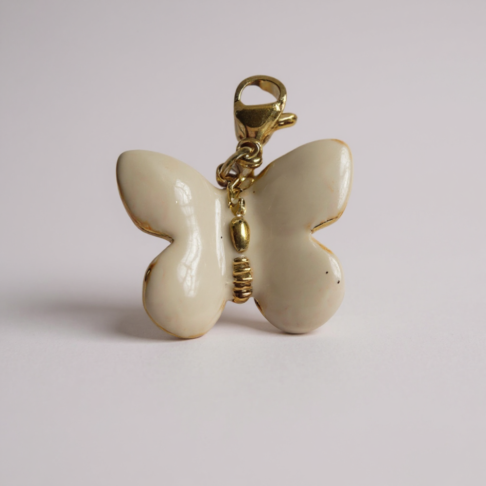 Charm Papillon beige – collier charms personnalisable | Gaou Bijoux