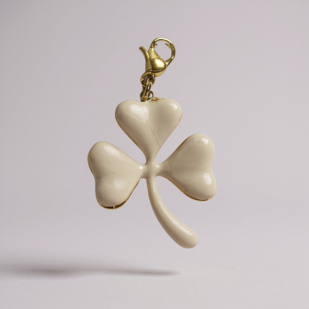 Charm Trèfle beige – collier charms personnalisable | Gaou Bijoux