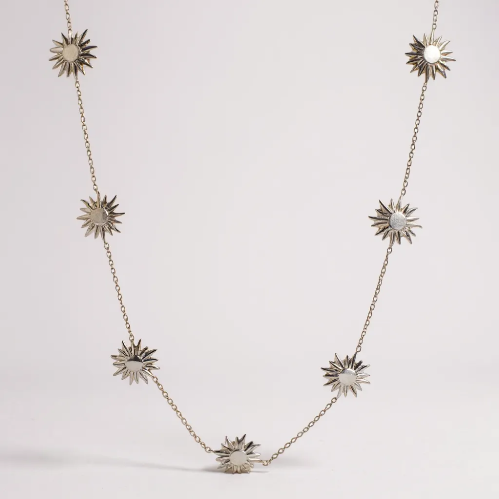 Sautoir argenté en acier inoxydable avec pendentifs soleil