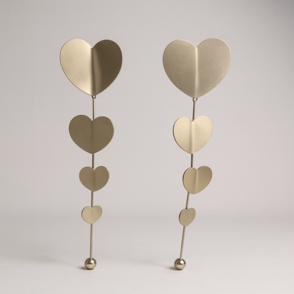 Boucles d’oreilles fleur dorée en acier inoxydable avec strass central et pétales superposés