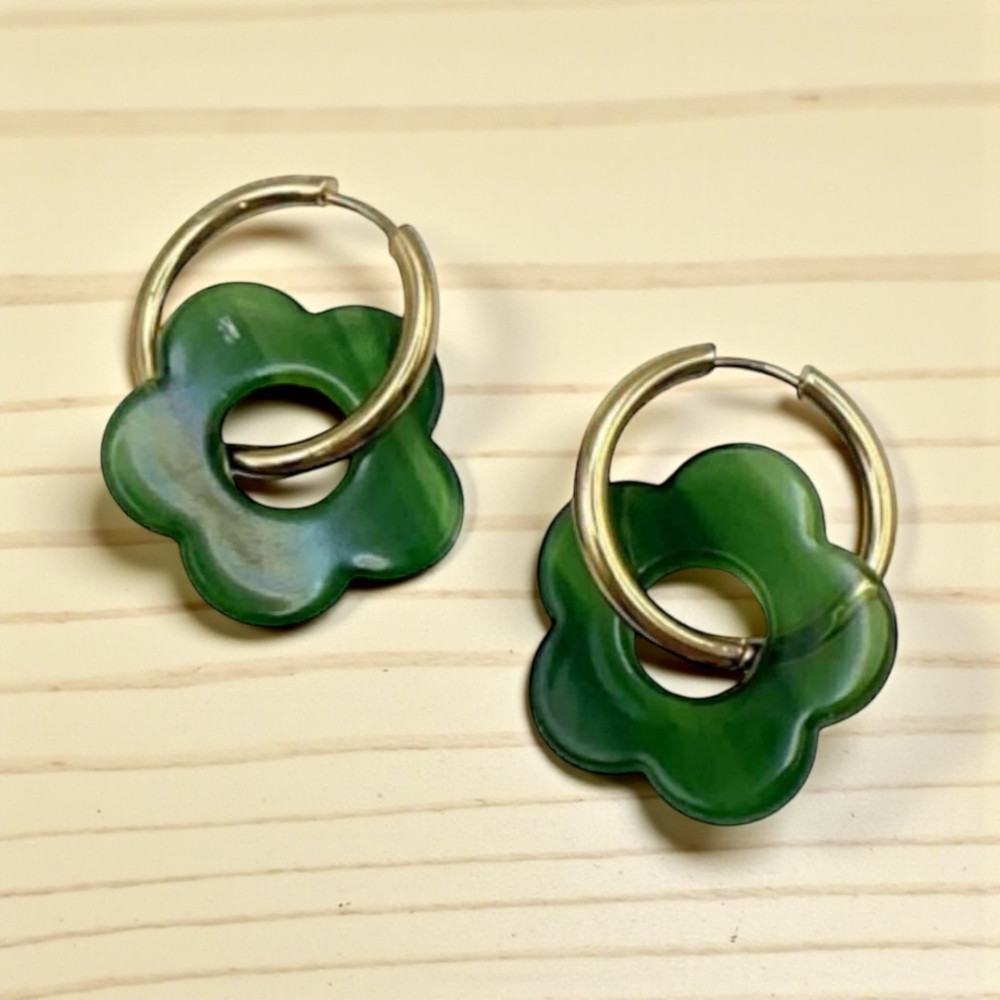 Boucles d’Oreilles Créole Fleurs Résine – bijoux acier inoxydable | Gaou Bijoux