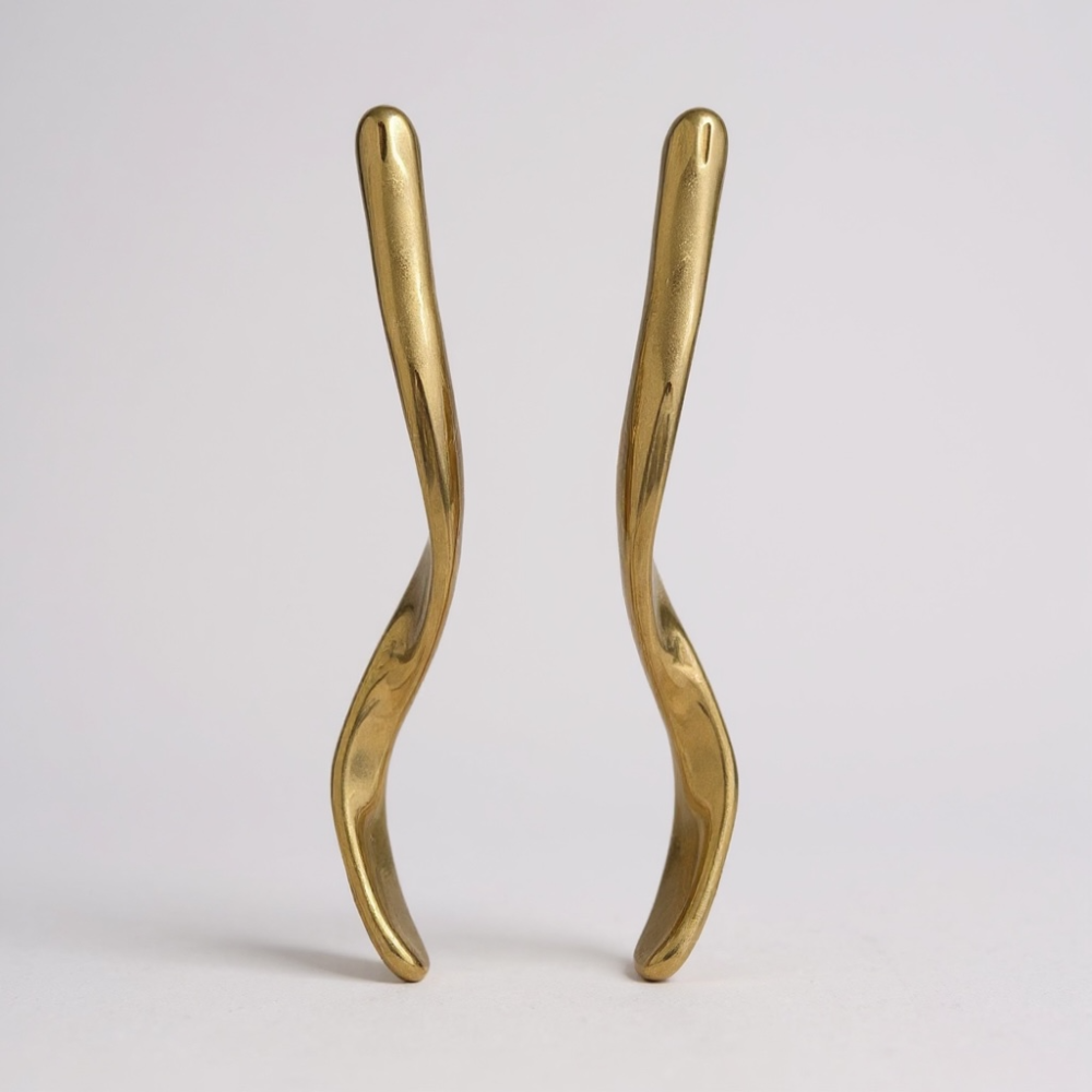 Boucles d’oreilles torsadées dorées en acier inoxydable – design moderne et épuré | Gaou Bijoux