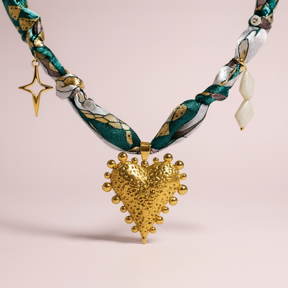 Collier Cœur Doré et Tissu – Bohème chic et lumineux – bijoux acier inoxydable | Gaou Bijoux