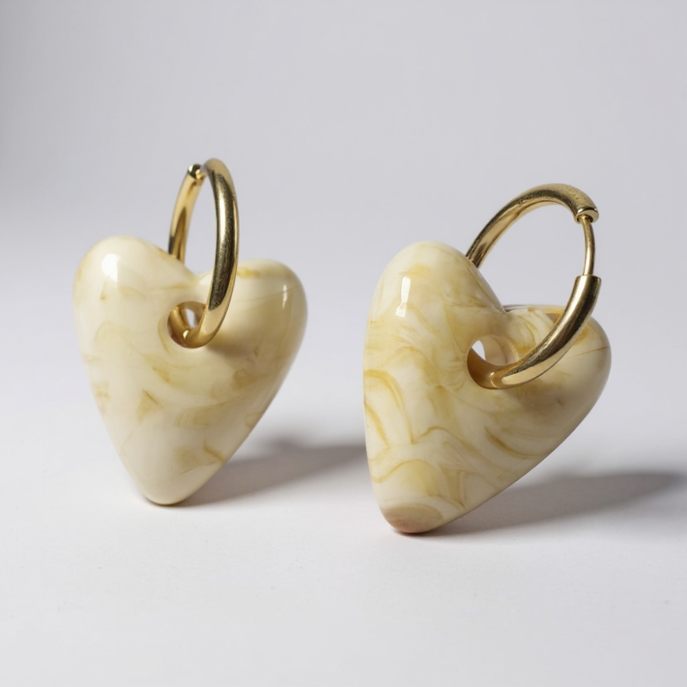 Boucles d’Oreilles Cœur Résine Marbrée – bijoux acier inoxydable | Gaou Bijoux