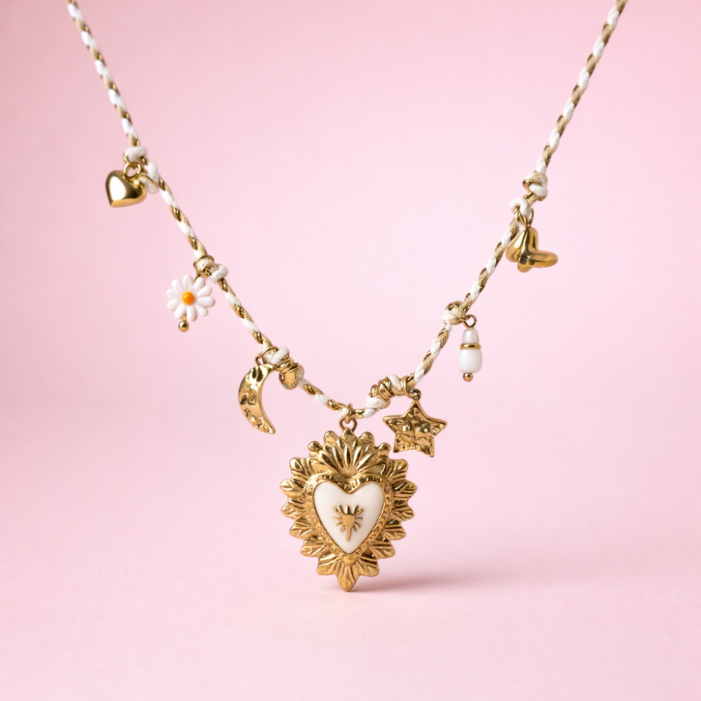 Collier médaillon sacré et charms dorés sur cordon tressé | Gaou Bijoux