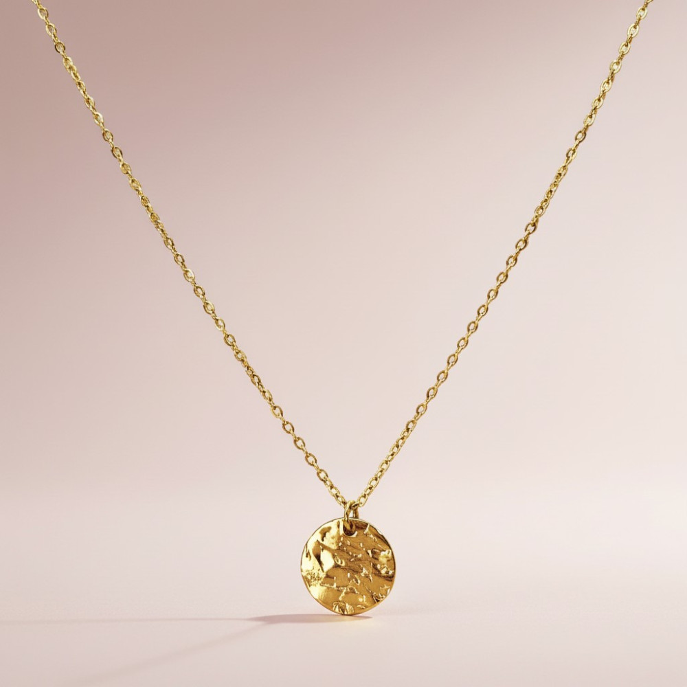 Collier Médaille – Pendentif martelé doré ou argenté en acier inoxydable | Gaou Bijoux