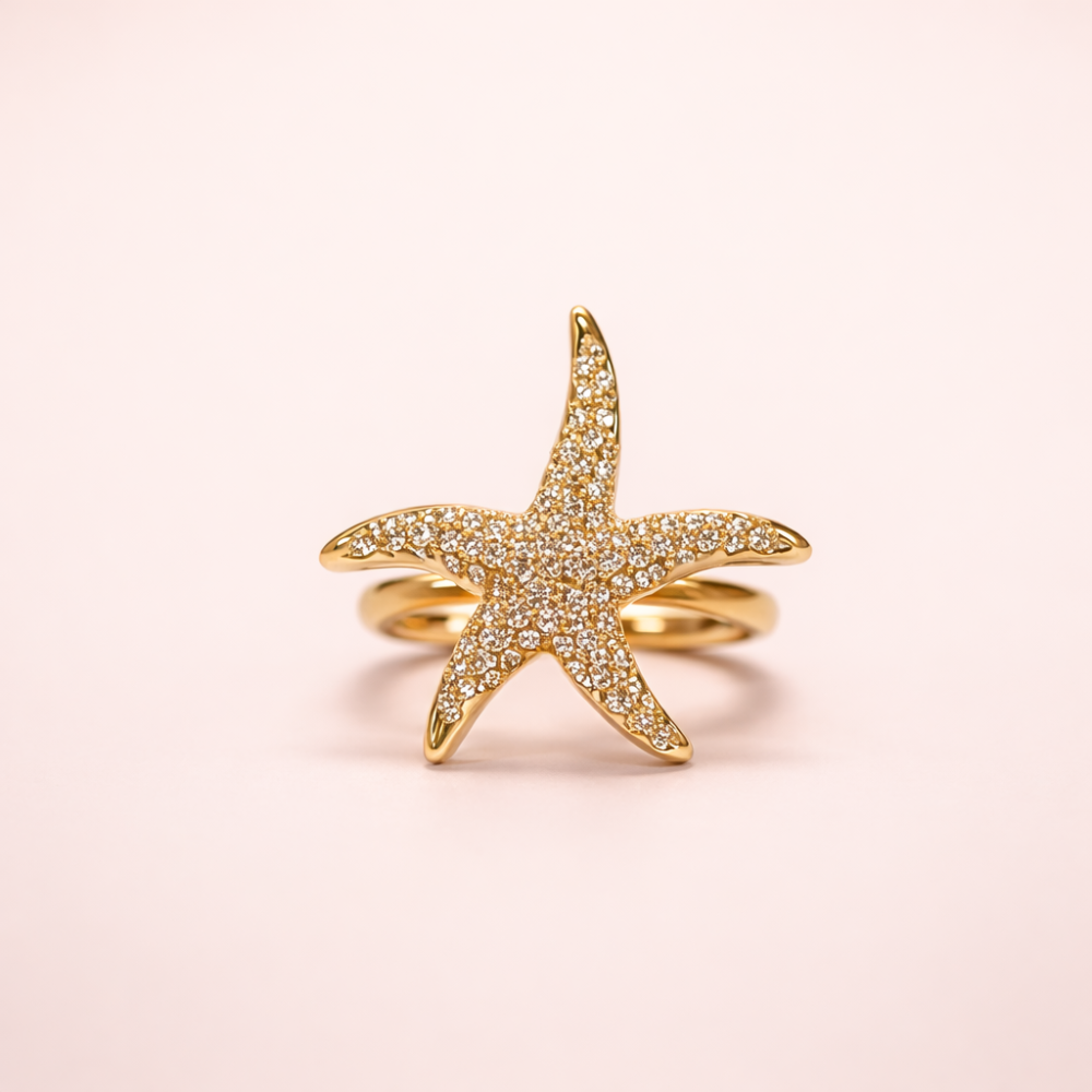 Bague étoile de mer brillante Maho zircons en acier inoxydable, disponible en doré ou argenté. Un bijou lumineux inspiré de l’oc