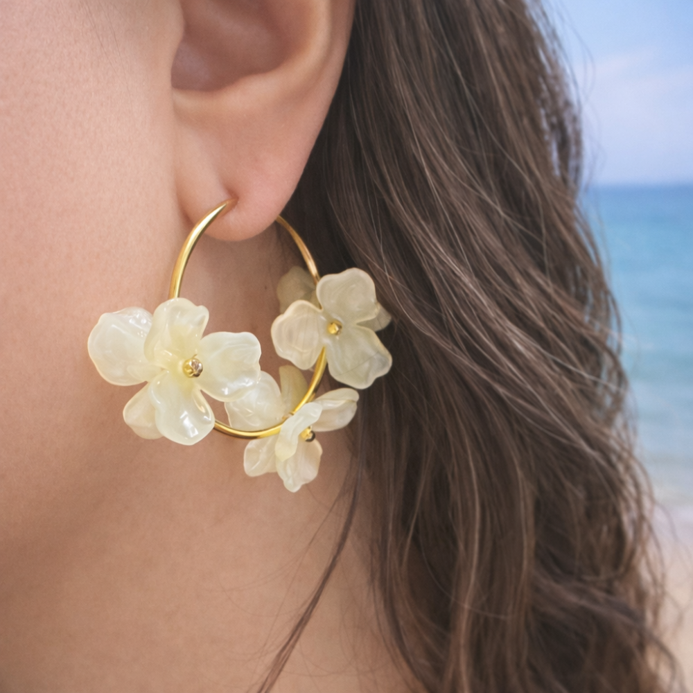 Boucles d’oreilles Fleur Élise créoles fleurs nacrées acier inoxydable bijoux acier inoxydable | Gaou Bijoux