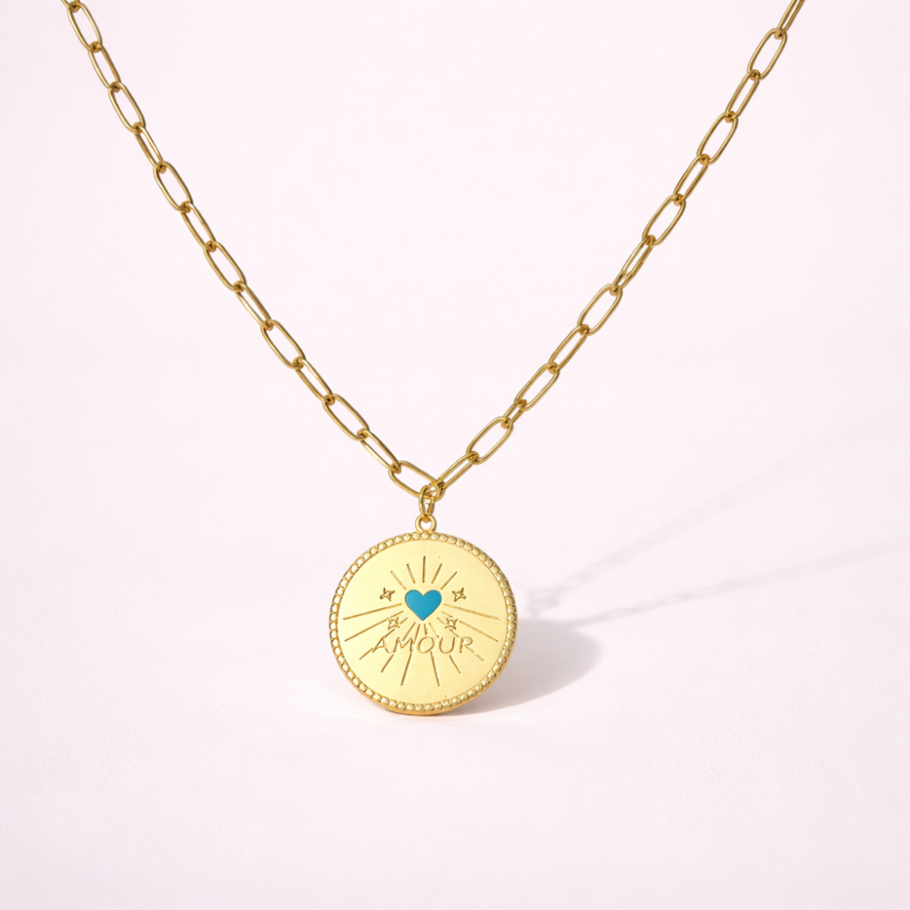 Collier médaillon amour – Gravure AMOUR et cœur émaillé | Gaou Bijoux