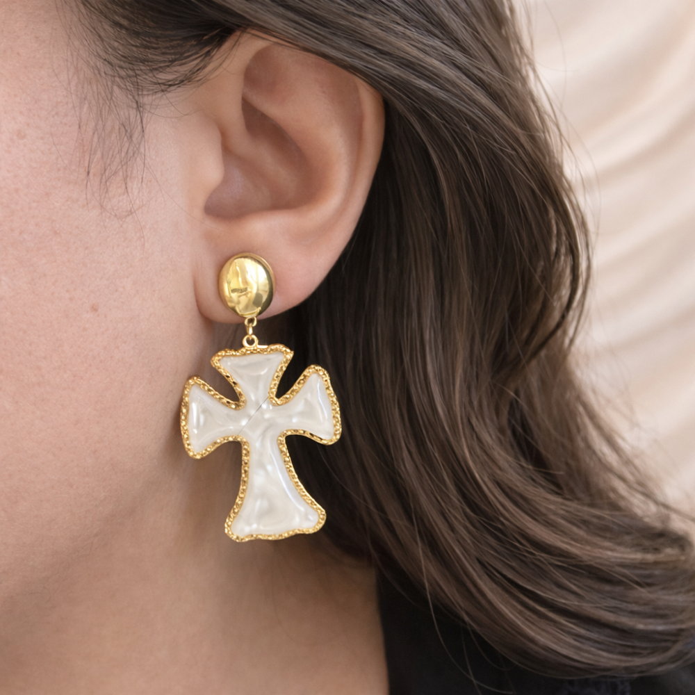 Boucles d’oreilles croix nacrée dorée acier inoxydable élégante tendance | Gaou Bijoux