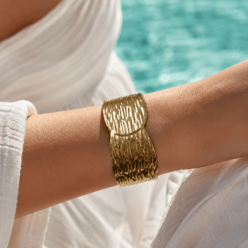 Jonc Manchette Martelée Dorée| Gaou Bijoux