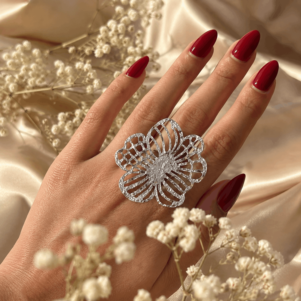 Bague fleur ajourée argentée texturée | Gaou Bijoux