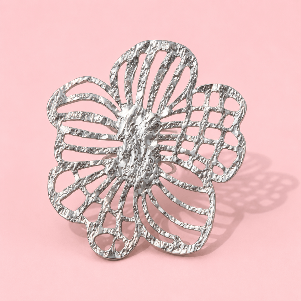 Bague fleur ajourée argentée texturée | Gaou Bijoux